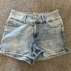 Women’s high-waisted Guess denim jean shorts. Like new!